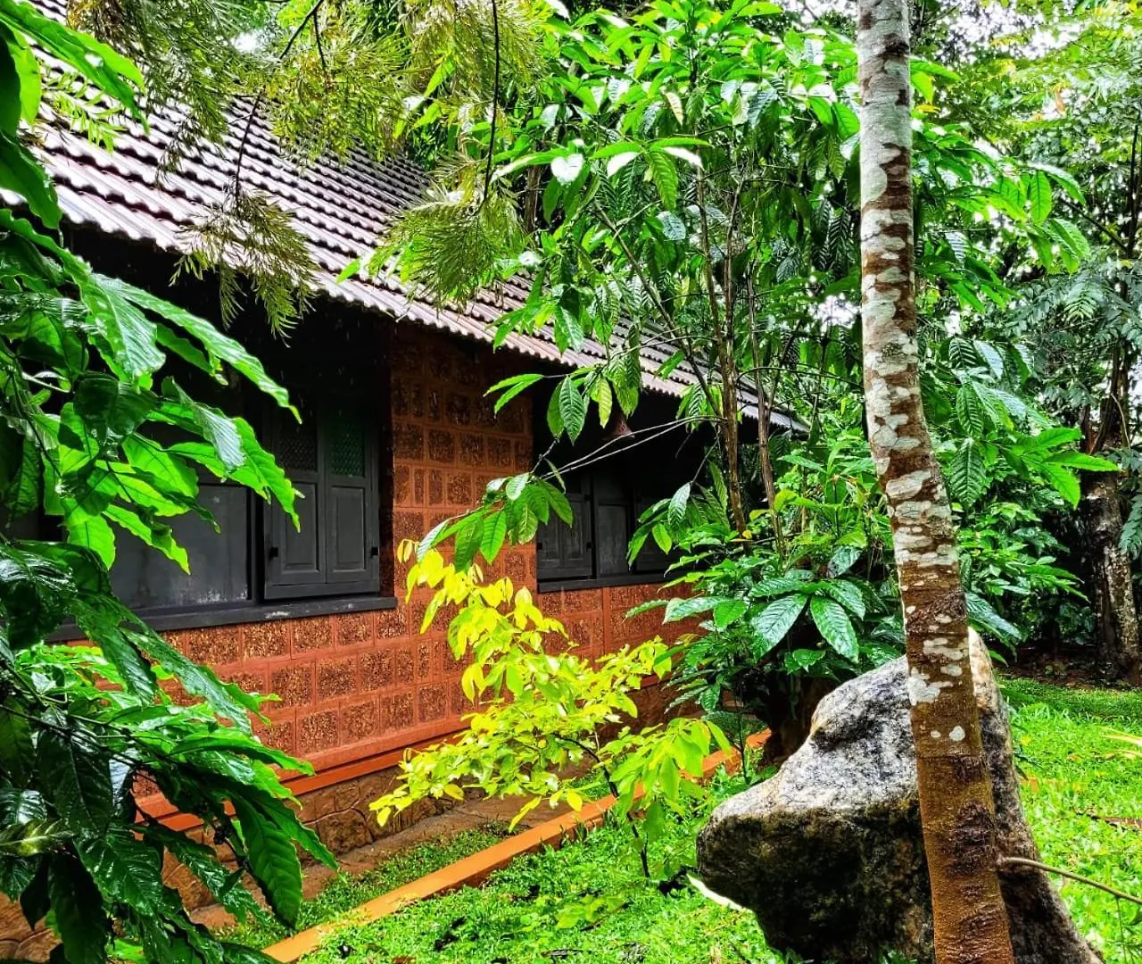Villa Greens Tree House & Wood House Sultan Bathery