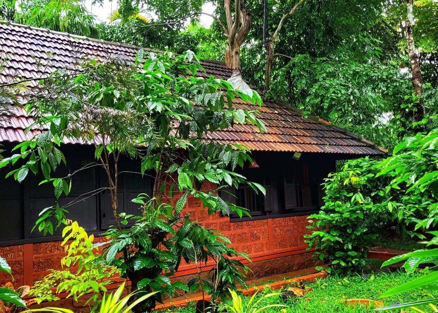 Villa Greens Tree House & Wood House Sultan Bathery